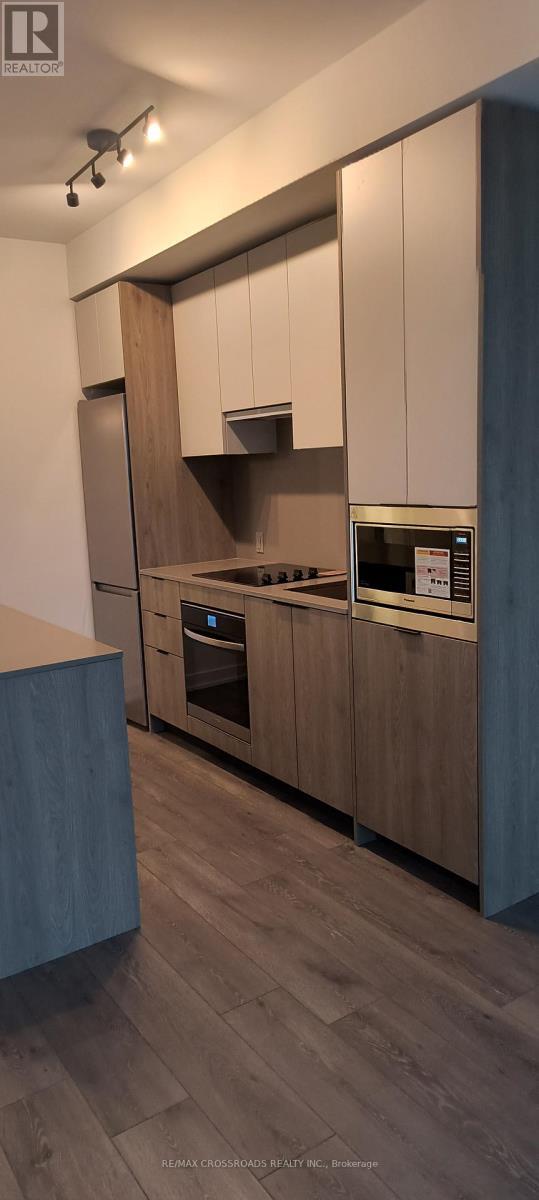 Building Photo - 1007 The Queensway