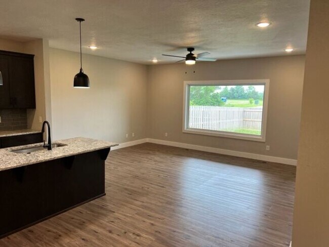 Building Photo - Your Dream Home Awaits in Olde World Estat...