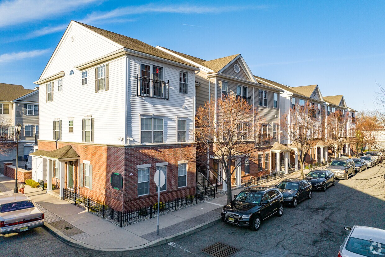 Foto principal - 55 Mallory Ave