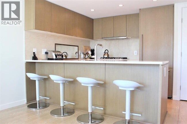 Building Photo - 125 E 14th St