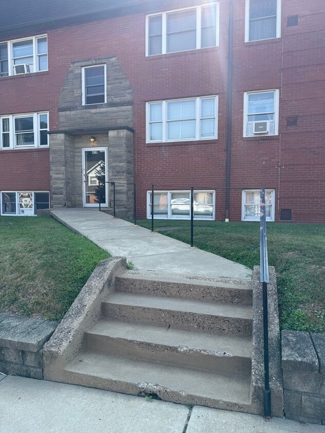 Building Photo - 419 Shady Ave