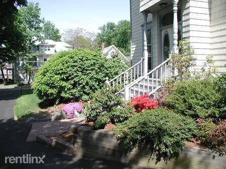 Building Photo - 160 Charlesbank Rd