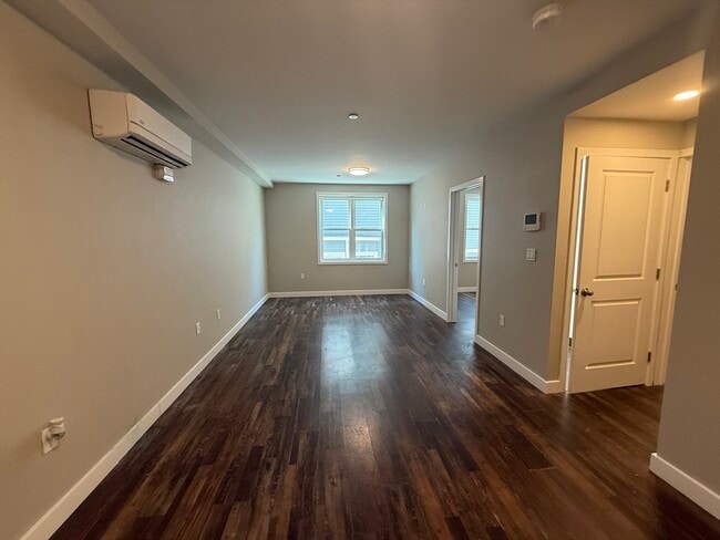 Building Photo - 123 Shirley Ave