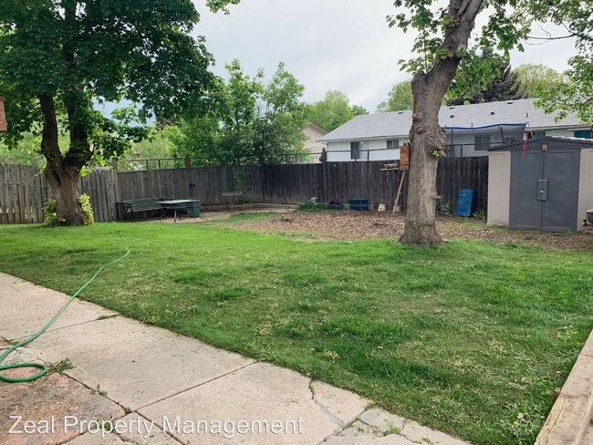 Building Photo - 2223 Dexter Dr