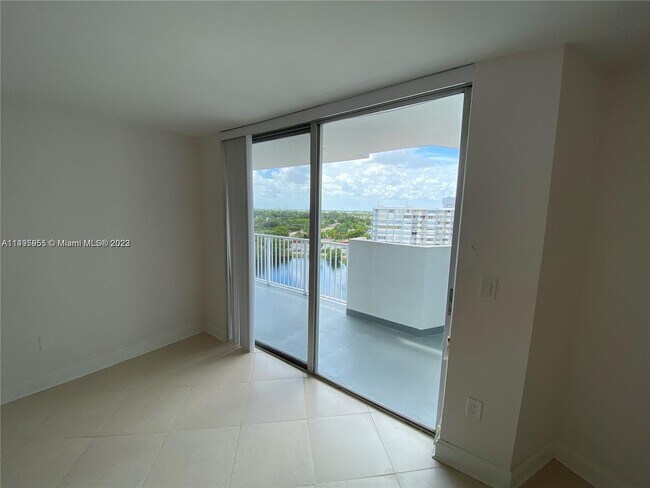 Building Photo - 1300 NE Miami Gardens Dr