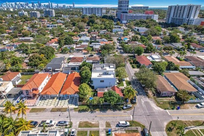 Foto del edificio - 3069 SW 27th Terrace