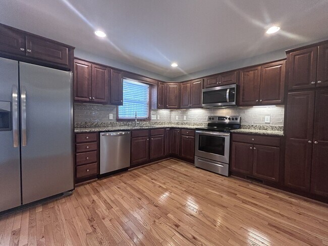 Foto del edificio - Modern Boone Home | Double Primary Suites | Walk to New Market, Watauga High & the AppalCART