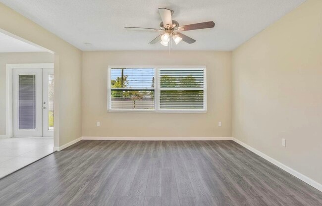 Foto del edificio - 6437 Custer St