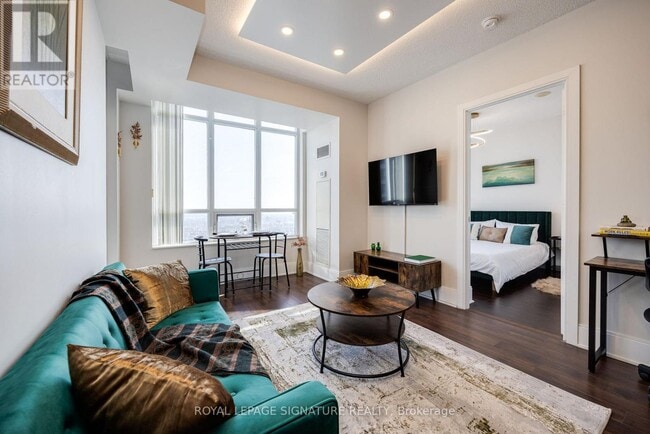 Building Photo - 330 Burnhamthorpe Rd W