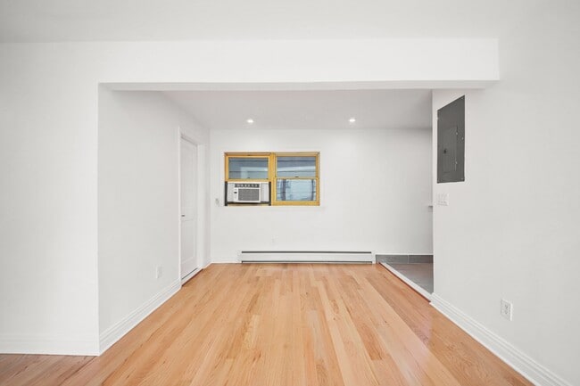 Building Photo - 307 9th St