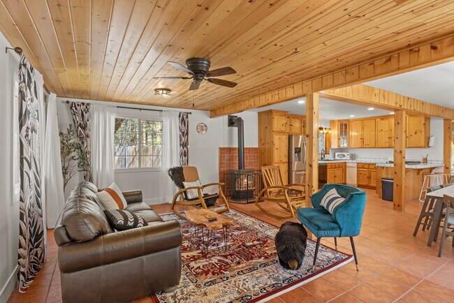 Foto del edificio - 33428 Green Valley Lake Rd