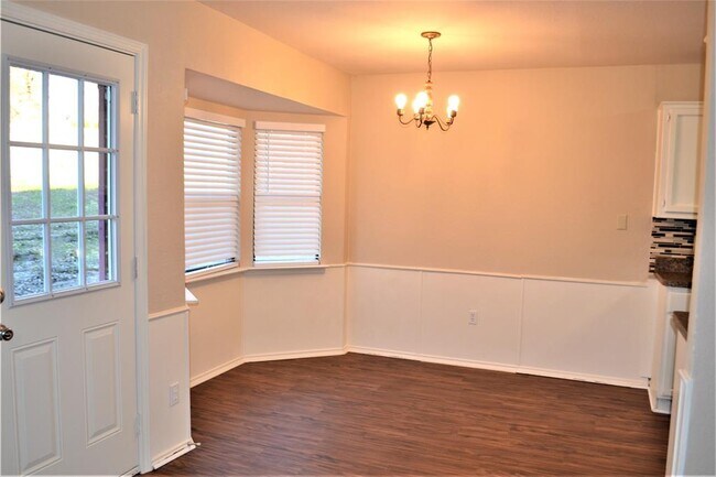 Building Photo - 2521 La Paloma Dr