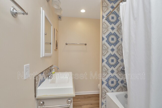 Foto del edificio - 4111 Fredericksburg Dr