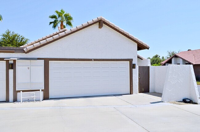 Building Photo - "Chic Palm Springs Condo: 2-Bed, 2-Bath Re...