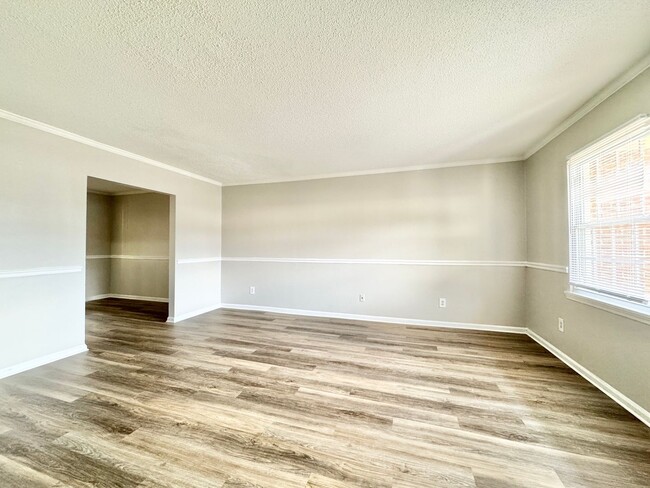 Building Photo - 3 Bedroom Townhome Close to Guilford College