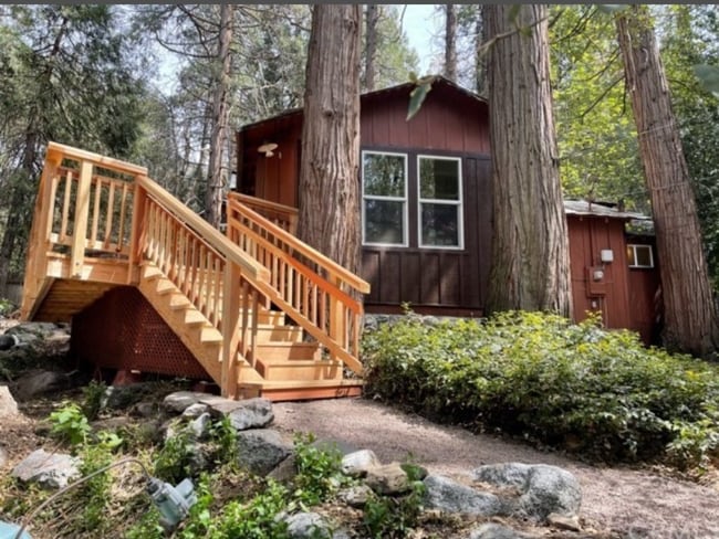 Building Photo - 39861 Fern Ln