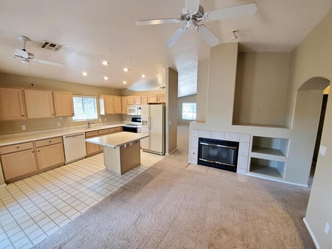 Foto del edificio - 6591 W Blythe Pl