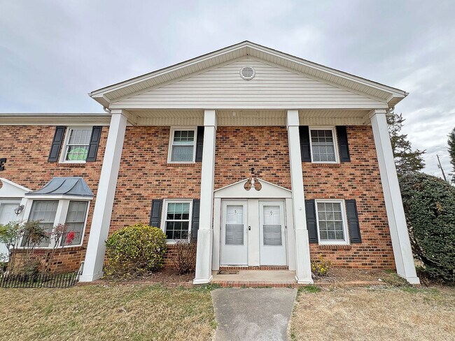 More private end unit - 160 17th Street Pl NW