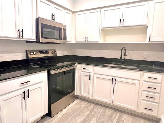 Photo - 651 SW 28th Dr House