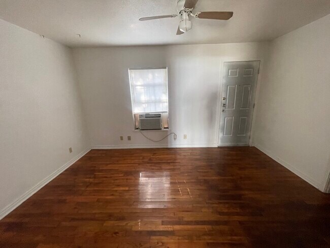Building Photo - 1503 Mulford St