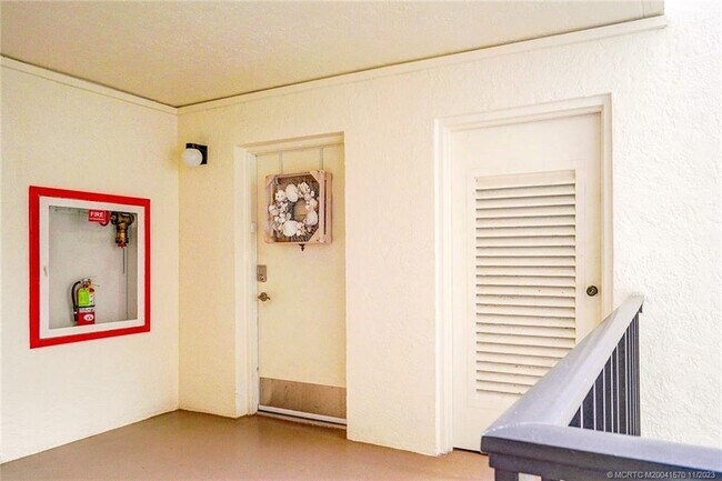 Building Photo - 10044 S Ocean Dr