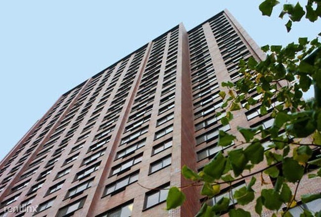 Building Photo - 220 E 72nd St