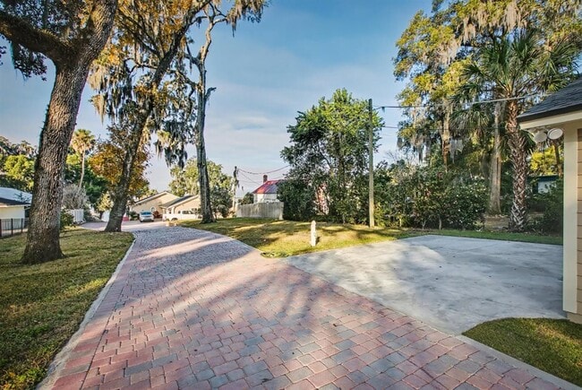 Building Photo - 2210 Shepard St