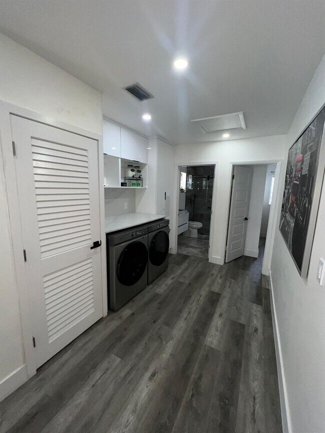 Building Photo - 8140 SW 24th Pl