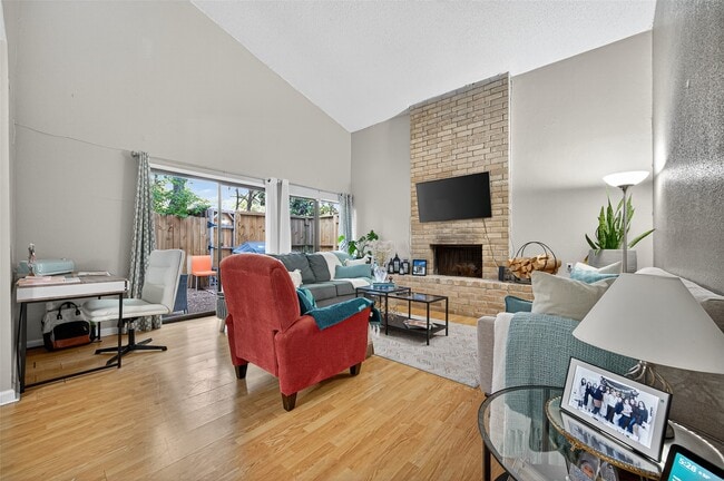 Foto del edificio - 880 Tully St