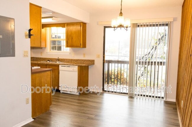 Building Photo - 18 S Germantown Rd