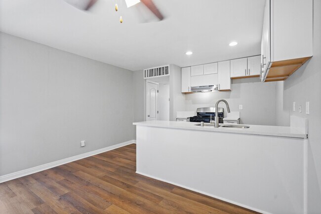 Foto del edificio - 8601 International Ave