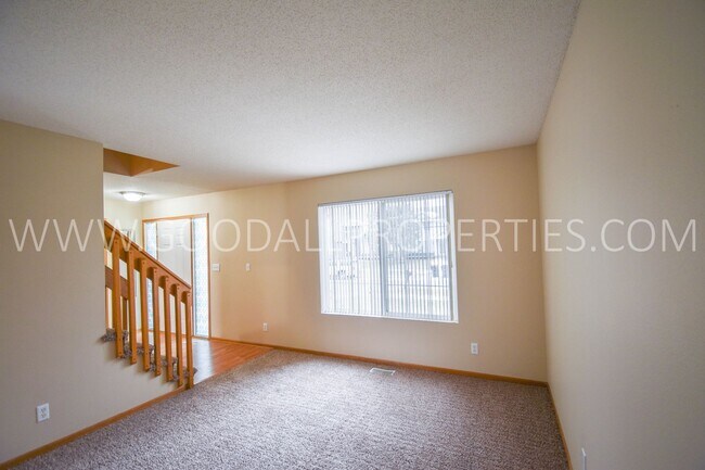 Building Photo - 4 Bedroom, 3.5 Bath Home in Waukee