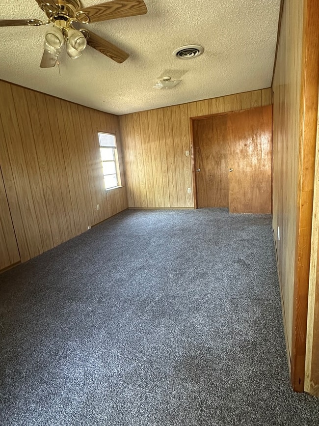Building Photo - 3614 Eisenhower Rd