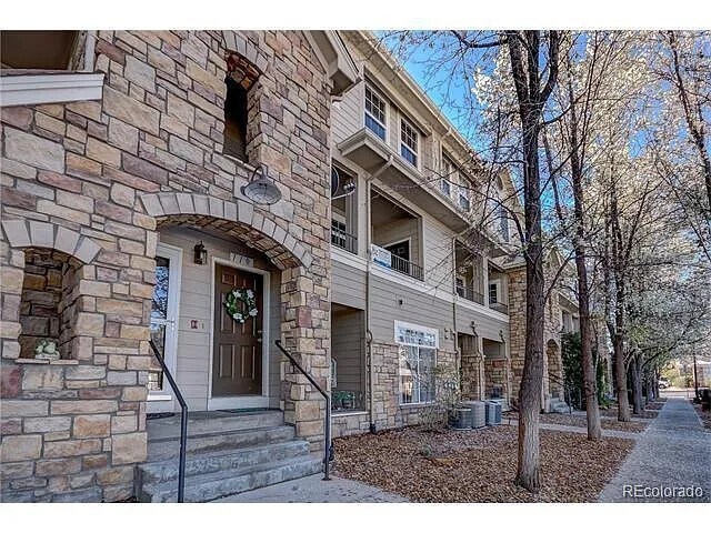 Building Photo - 1520 S Florence Way