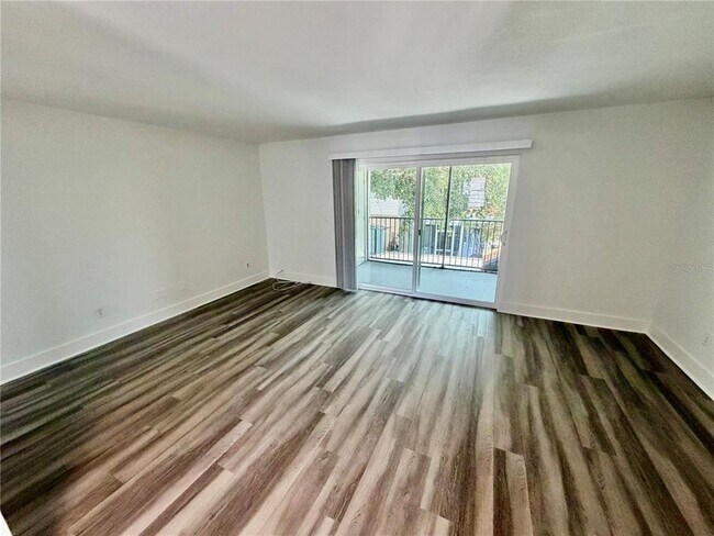 Building Photo - 7210 N Manhattan Ave