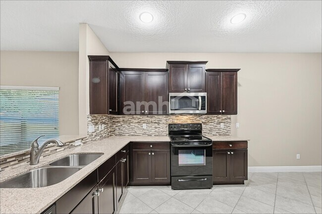 Foto del edificio - 30113 Saddlebred Ln