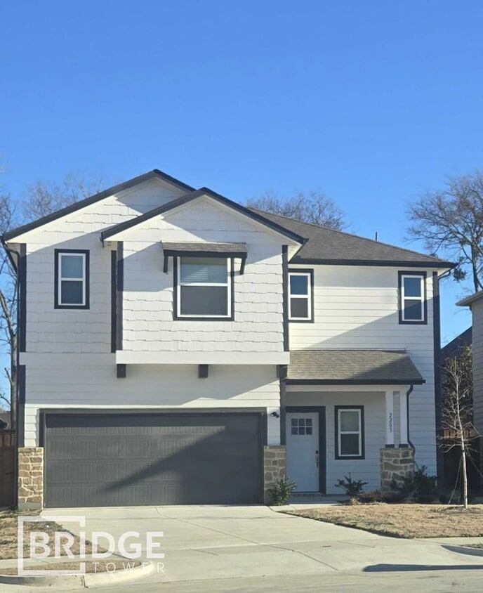 Photo - 2203 Kincaid Lane