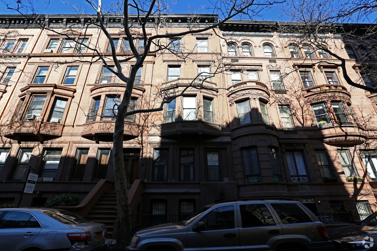 Building Photo - 19 W 89th St