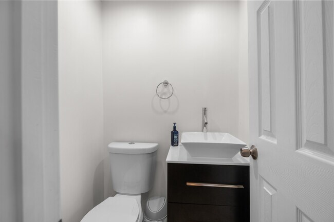 medio baño - 8063 Dulciana Ct