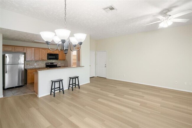Foto del edificio - 8051 Bay Branch Dr