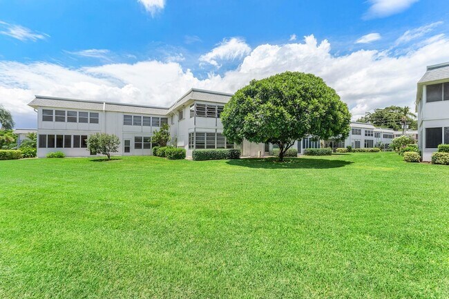 Foto del edificio - 3120 Lake Osborne Dr