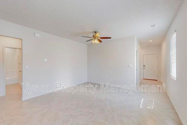 Building Photo - 8220 San Pedro Dr NE
