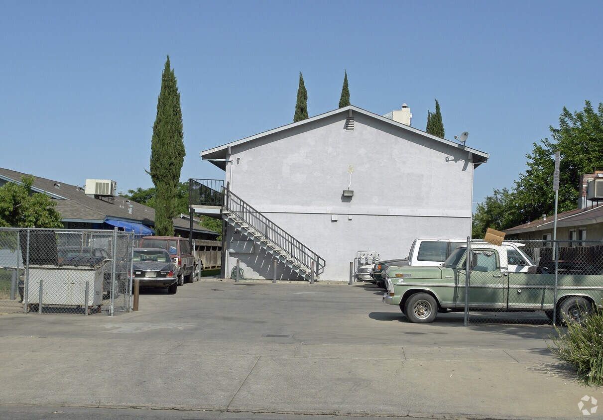 Primary Photo - 541 M St