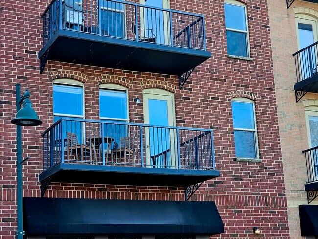 Foto del edificio - 332 River St