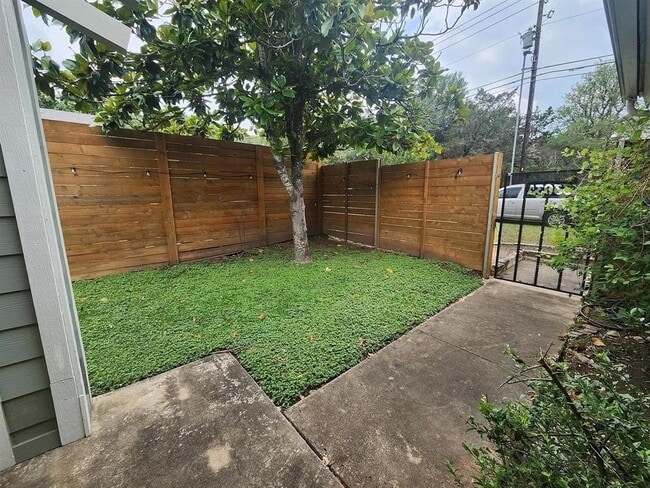Building Photo - 3303 W William Cannon Dr