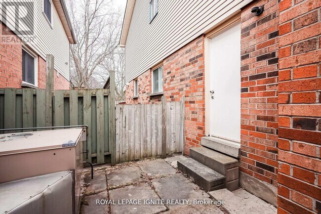 Building Photo - 265 Wright Crescent