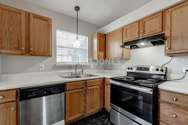 Building Photo - PICK YOUR GIFT OF $200 OFF YOUR FIRST FULL...