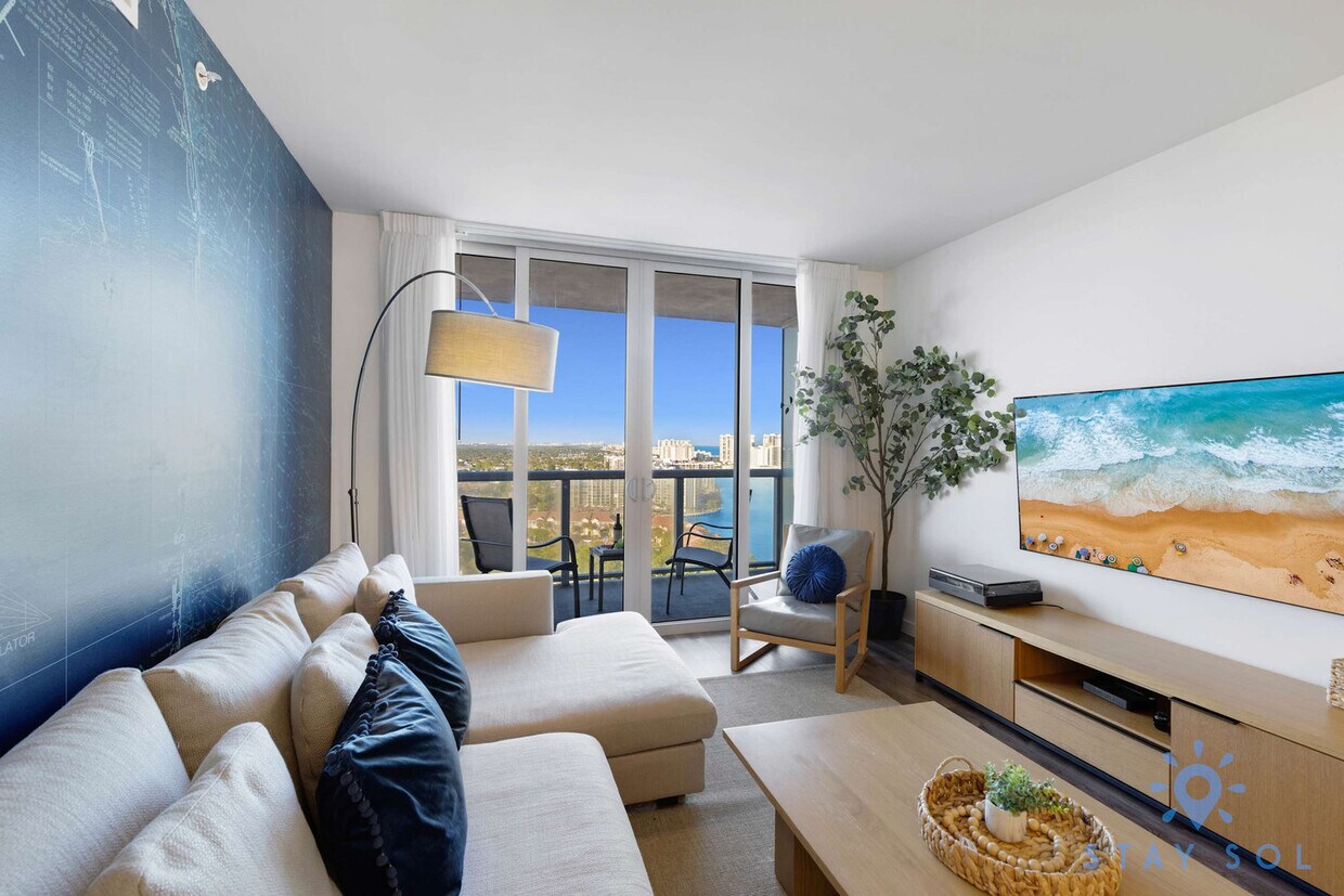 Foto principal - 2602 E Hallandale Beach Blvd