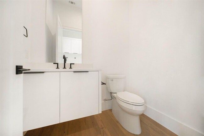 Foto del edificio - 9713 Kerrisdale Ln
