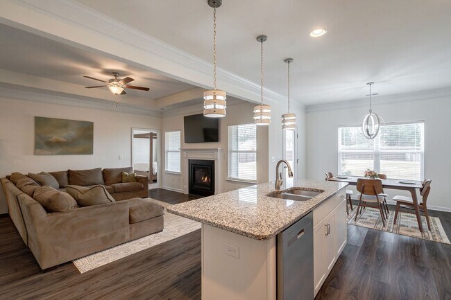 Foto del edificio - Move-In Ready Bogart Home with Open Layout and Private Fenced Yard